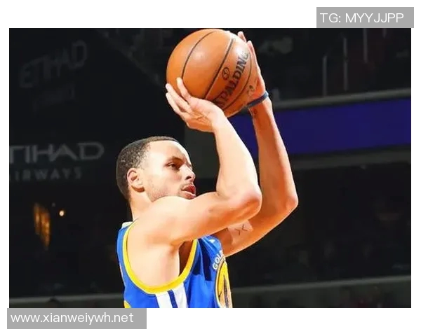 库里:我推荐别人学克莱的投篮 我的投篮不标准但能让我快速出手