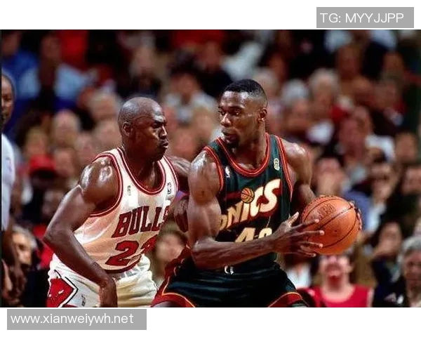 前NBA球员诺瓦克晒自己与哈特的两人合影照片